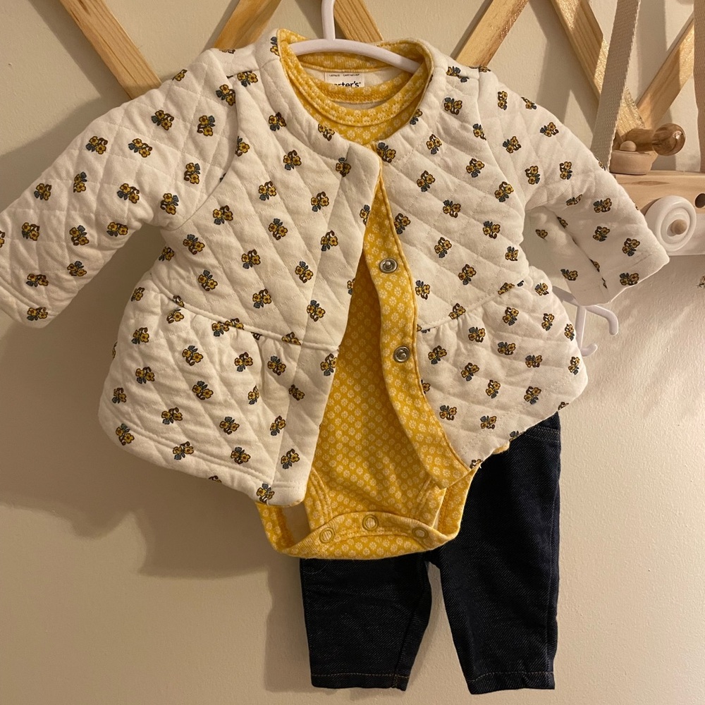 Carter’s Newborn 3 piece outfit